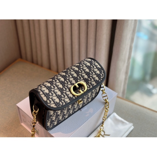 2023.10.07 250 box (upgraded version) size: 23 * 14cm counter latest Montaigne ✔️ A new member of the D family's Montaigne family, the new package is super durable! The small details are all on the logo chain, and the capacity is also large!