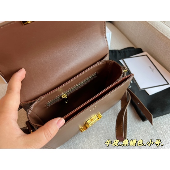 2023.10.30 225 140 box (upgraded version) Size: 23cm * 17 (large) 19cm * 15 (small) Celine Arc de Triomphe! Very high-end! Very advanced! Caramel color is more suitable for autumn and winter! ⚠️ Cowhide! Cowhide!