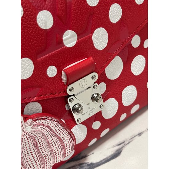20231125 P850 [Exclusive Top of the line Real Shot] M81983 Red Dot Louis Vuitton once again teamed up with Yayoshi Kusama to place this LV x YK Pochette Mtis handbag in the Infinite Dot Universe, exploring the inspiration behind this Japanese artist. The 