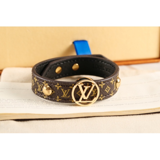 2023.07.11  Donkey's Old Flower Leather Bracelet: Both front and back can be worn casually