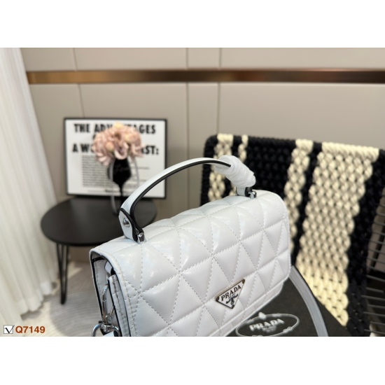 2023.11.06 175 Prada Camera Bag Vintage Small Square Bag Size Just Right to Meet Daily Needs Size: 18.6.13 Matching Box
