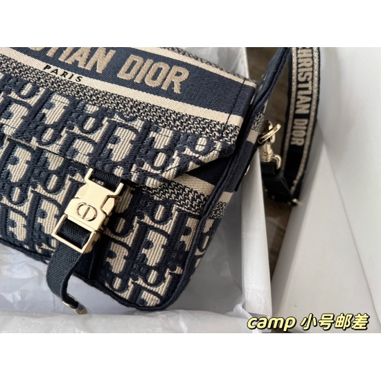 On October 7, 2023, 305 comes with a box (high order version) size of 23 * 16cmD, and the small postman at home camp is really beautiful! Self weight is very light! Super good-looking! Both men and women! Search for Dior messenger packages