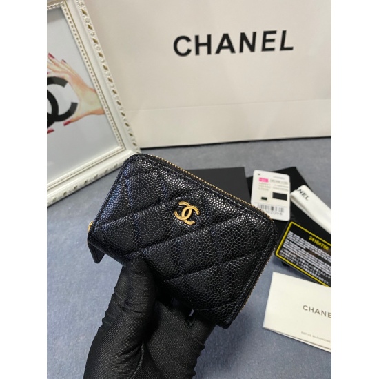 P270 Upgraded CHANEL New Small Zipper Lingge Zero Wallet Arrived! This small single pull card bag is different from previous classic card bags in that it has an additional card slot on the back panel! There is also an extra pocket inside! Practicality sur