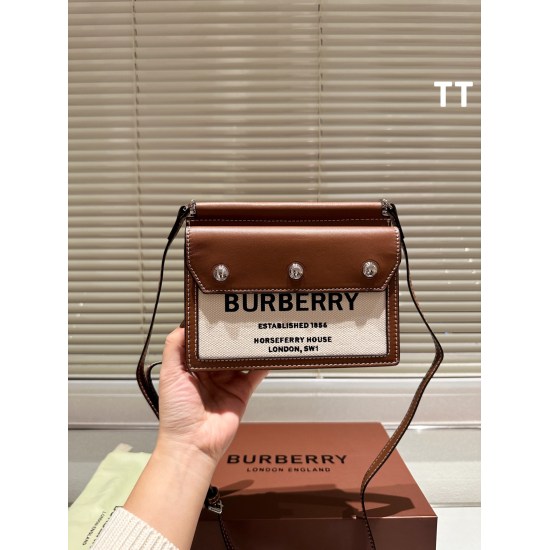 2023.11.17 P215 Autumn's First Bag | The Burberry Crossbody Bag is indeed the most suitable bag for autumn. It can be carried and shouldered, with a super large capacity. The entire bag is square, retro and cute, making it perfect for autumn. Not only do 