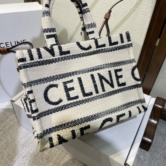 20240315 P730 CELINE Autumn New | CABAS THAIS Small TRIOMPHE Fabric Cow Leather Handbag New Super Gentle Triumphal Arch Black Fabric Cow Leather Small Tote Previously, it was always a large Tote with a larger volume. The new small Tote size is not too fri
