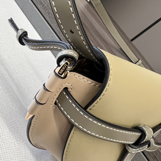 The new version of 20240325 P780 L ⊚℮℮ Gate Dual is highly consistent with the classic version of the Gate mini, with enough internal capacity to store daily essentials [fireworks]. The mini Gate Dual handbag is made of soft natural cowhide leather, equip