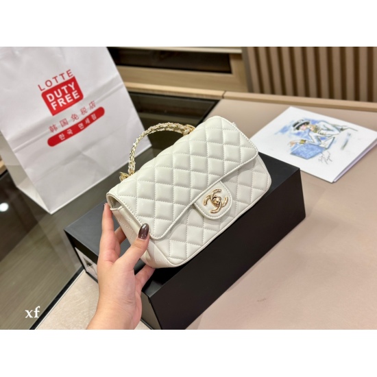 On October 13, 2023, 215 comes with a folding box and an airplane box size of 20 * 13cm. Chanel portable brick and stone series with various rugged shapes