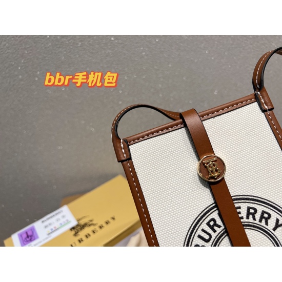 2023.11.17 P155 with box ⚠ The size 12.18 Burberry phone bag is truly a cute bag that frees up hands. This year's canvas and leather combination series is really a big selling point. Take a phone and a few cards with you when you go out. The back of your 