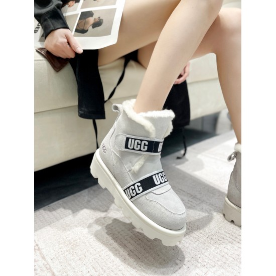 2023.09.29 P280 2023 New winter essential item for human hands, with a matching coefficient that is 100% explosive and good-looking. The snow boots are designed to show leg slimming and versatile, with a strong sense of fashion. When wearing them, they wi
