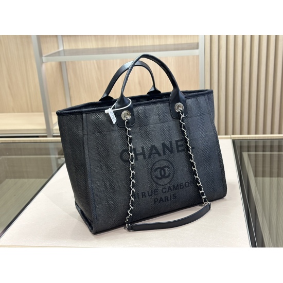 On October 13, 2023, 245 no box size: 38 * 30cm (large) 33 * 25cm (small) Is there a vacation arrangement! Chanel Cowboy Beach Bag: Arrangement! Arrange! The beach bag released this year is really beautiful! Very dirt resistant and durable!