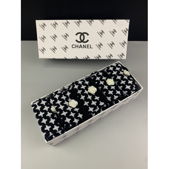 New CHANEL (Chanel) is released on December 22, 2024. The latest trendy runway style from 2020 is made of pure cotton, providing comfortable and breathable feet. Camellia flowers are the first to be showcased