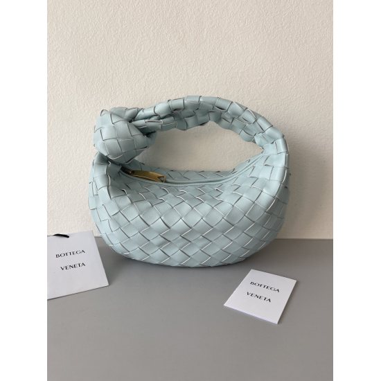 20240328 Original Order 750 Special Grade 870 New Color~Duck Blue Bottega veneta ͙.——— The latest weaving and knotting hobo is made of top-notch sheepskin leather, which is very soft and has a unique shape that is particularly practical and durable. It re