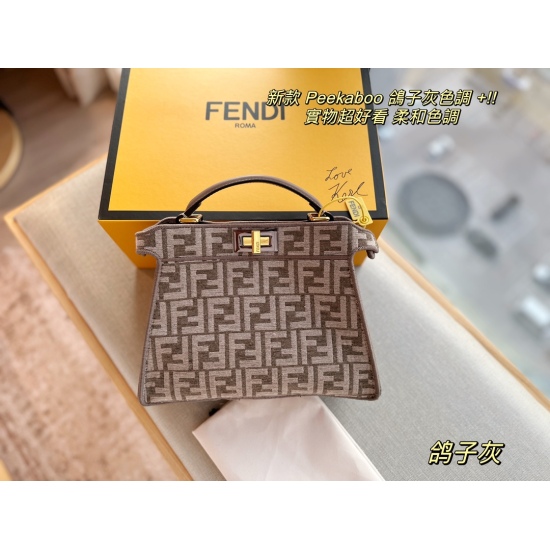 2023.10.26 305 Box size: 26 * 20cmF Home Fendi peekabo: Classic design! Handheld crossbody!