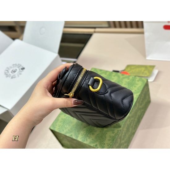 On March 3, 2023, 215 comes with a foldable box and an airplane box size of 20.14cmGG marmont makeup bag with a new look ‼️ Good quality, high cost-effectiveness, Gucci cowhide quality ✔️