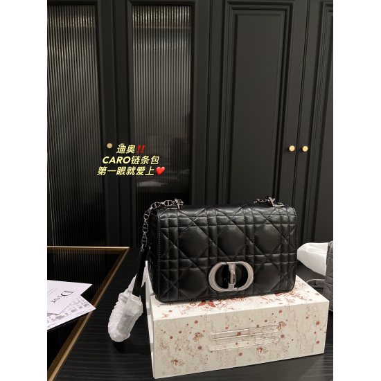 2023.10.07 P250 ⚠️ The size 25.14 Dior Caro chain bag has a super large rattan pattern that is truly elegant and luxurious!! I fell in love at first sight! And the soft cowhide is really comfortable and comfortable. This Dior Caro handbag combines eleganc