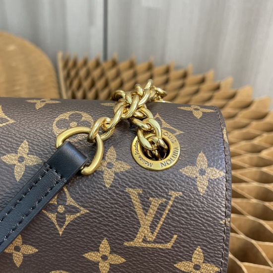 20231125 internal price P580 top-level original order [exclusive background] M45592 chain bag matching version all steel hardware inner lining] NeoMonceau handbag adds another highlight to the 2020 winter Louis Vuitton handbag series. Drawing inspiration 