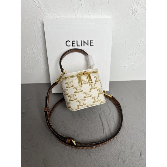 20240315 P670 CELINE (9.5x8X9cm) This model cannot fit a smartphone model. Cow leather lining: Cow leather/fabric handle, shoulder and back, and crossbody zipper lock. 1 main compartment is adjustable and detachable. The leather shoulder strap is 22 inche