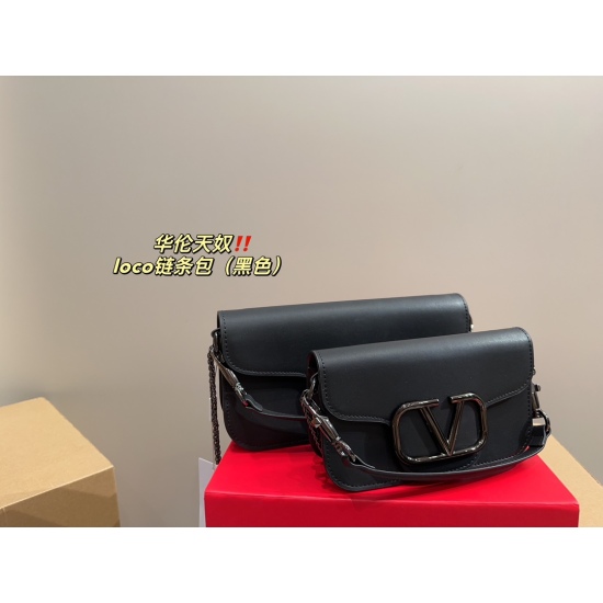 2023.11. 10 large P195 folding box ⚠ Size 25.14 Small P190 Folding Box ⚠ Size 18.12 Valentino loco chain bag unlocks the most beautiful girl in the whole street with fashionable charm cool and cute