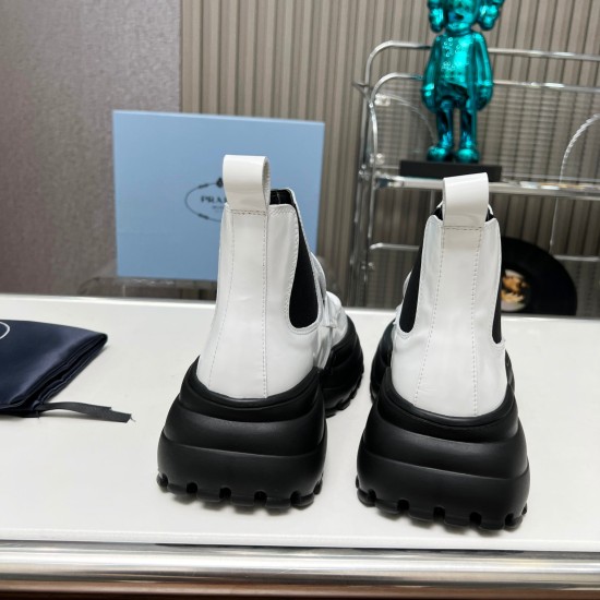 2024.01.05 Factory price 380 Prada thick sole new model, luxurious and comfortable on the feet, instantly increasing in height. Material: imported open edge bead upper, full sheepskin inner padding, original foam outsole! Configure the original packaging 
