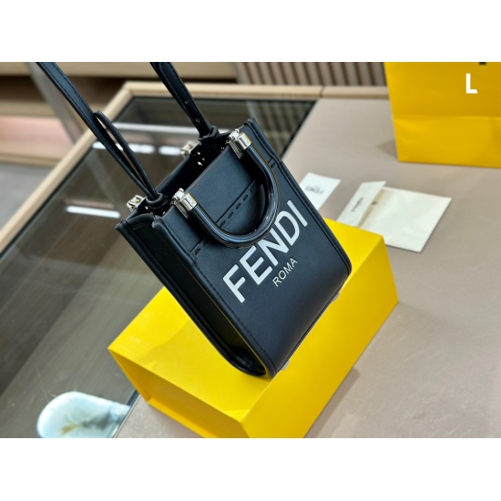2023.10.26 185 box size: 14.18cm (small) Fendi Fendi Mini Tote This year Fendi is really a big love! Handheld crossbody!