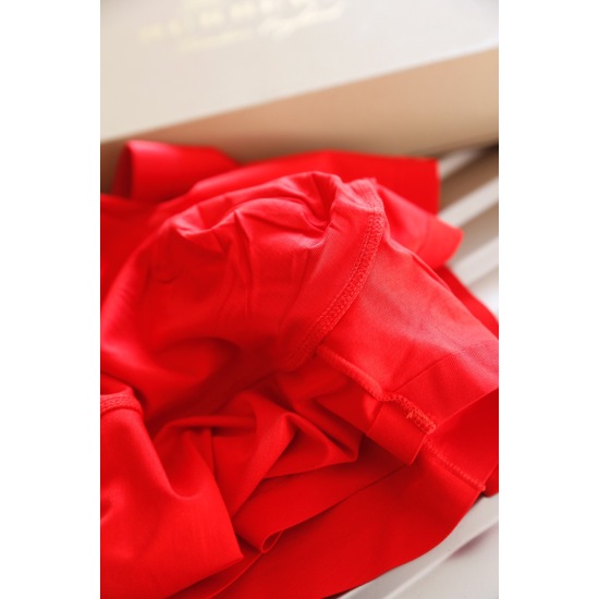 2024.01.22 Baoli 2022 New Year Red ‼ Advanced customization counter synchronization is definitely a good thing to keep for yourself. The original order is also on sale, an Italian national treasure level brand, the favorite underwear series of celebrities