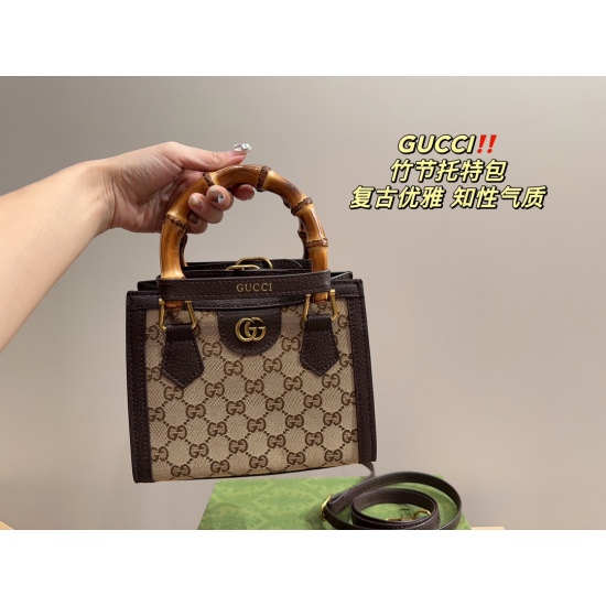 2023.10.03 Large P215 Folding Box ⚠️ Size 27.23 Small P210 Folding Box ⚠️ The size 20.16 Kuqi GUCCI Bamboo Knot Tote Bag is made of beige canvas printing, classic and timeless ebony leather, and the piping is exquisitely crafted. The classic bamboo handle