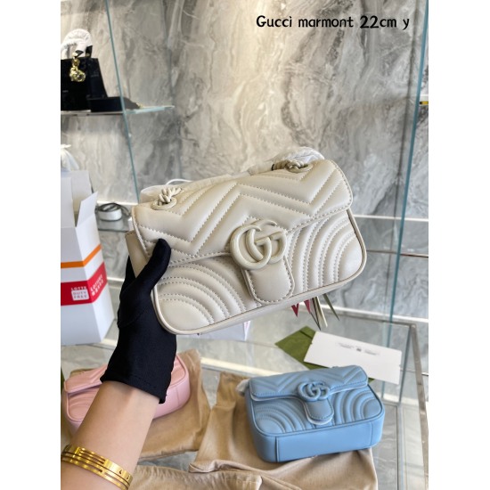 On March 3, 2023, the GuccilGG Marmont series p230GUCCI Pet Selection GGArmont series handbag has just been launched with a new set of bag shapes. The mini waist bag is made of V-shaped quilted leather with ceramic effect decorative hardware, and the meta