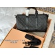 2023.10.1 295 Gift Box Size: 35 * 20cmL Home Keepall Black Cowhide Pillow Bag 35 This size is really suitable for boys to accommodate a 14 inch laptop, both male and female!!!! Male friends' battle bag search Lv keepall