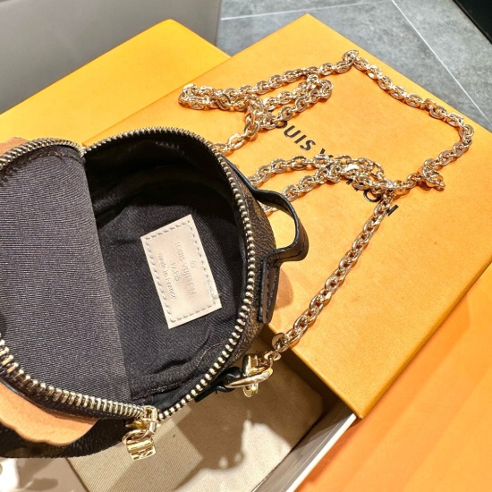 20240401 125 yuan with picture packaging, LOUIS VUITTON new Minnie Joba keychain, zero wallet, headphone bag can be hung on the bag as a decoration, and it also pulls me. It is tied on the belt and has a matching chain for crossbody ⚠️