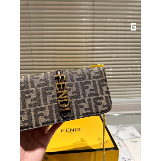 2023.10.26 P215 folding box ⚠️ Size 21.11 Fendi Fendi 2-in-1 Chain Bag is a timeless and versatile item, with a stunning upper body. This texture is worth having for little fairies