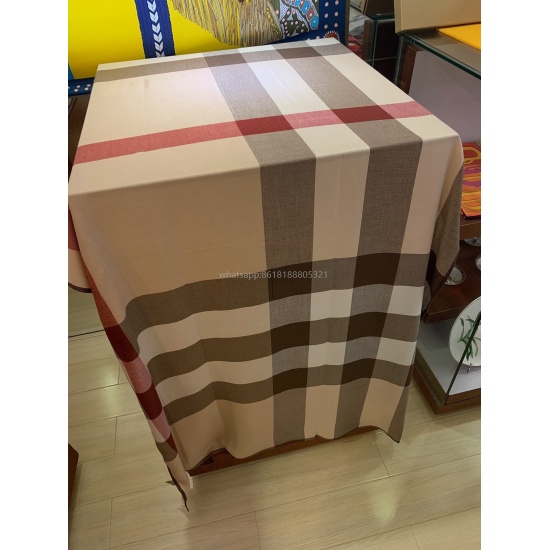 2023.07.03, the factory's bulk shipment agent has a baby's running volume of 1 ️⃣ Camel color ▪️ Forever trendy brand ‼️ Bu Classic Grid Thin Encrypted Pattern Velvet Scarf~New All Around Edge Design for Better Management ❤️ A rare classic grid, this