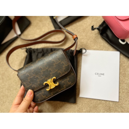 2023.10.30 170 box size: 13 * 11cm Celin mini triumphal arch can definitely rank first in terms of the quantity of goods packed by mini~basically, the lip glaze, powder earphones and car keys that go out can also be thought of as cute~