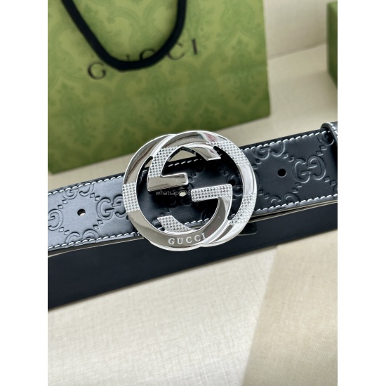 On August 7th, 2023, the historical details and modern elements of GUCCI with a width of 4.0 are the characteristics of Gucci's latest series. Historic Monogram hardware pays tribute to Guccio Gucci, the founder of the brand. This belt is crafted from bla
