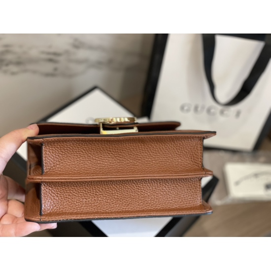 2023.10.03 235 box size: 21 * 16cmGG cowhide organ bag, single shoulder diagonal cross small square bag. ⚠ Cowhide Cowhide! Retro style with a touch of fashion! The perfect line of the bag! The upper body effect is very beautiful!