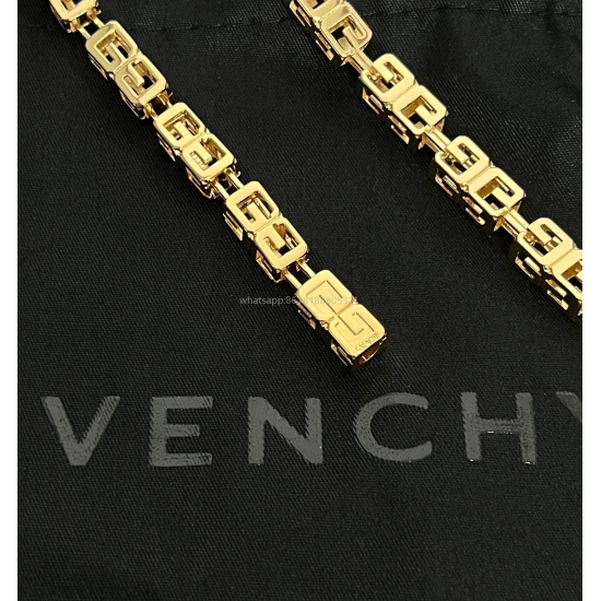 July 23, 2023.01 Givenchy Givenchy bracelet, a high-end quality store with the same material and exclusive live shot, uses metal materials to manually assemble the (G) shaped chain link, presenting a rough, modern and neutral style, fashionable pieces, da