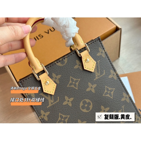 2023.10.1 200 Matching Box (Reprint) Size: 14175cmL Home Mini Shopping Bag Lv Music Score Bag Shipping ⚠️ High order yellow leather! Upgraded version! Equipped with a long shoulder strap, the crossbody can be carried by hand and instantly fall in love wit