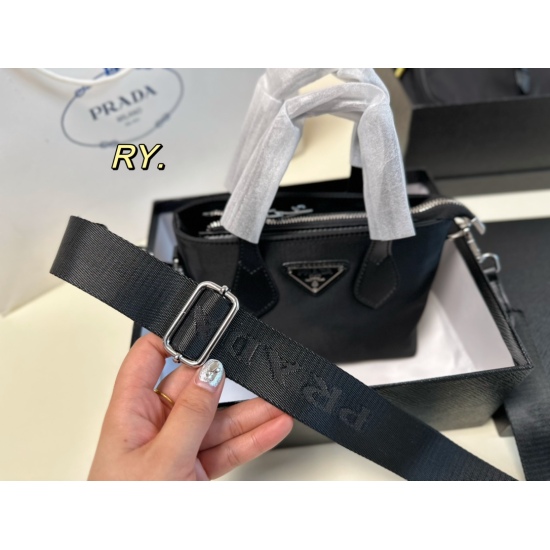 2023.11.06 P150 (with box) size: 1813PRADA Prada Mini Shopping Bag: Design is simple and fashionable, not picky to carry, with an ultra light texture ❗ Convenient and practical, with a sense of sophistication ✔️
