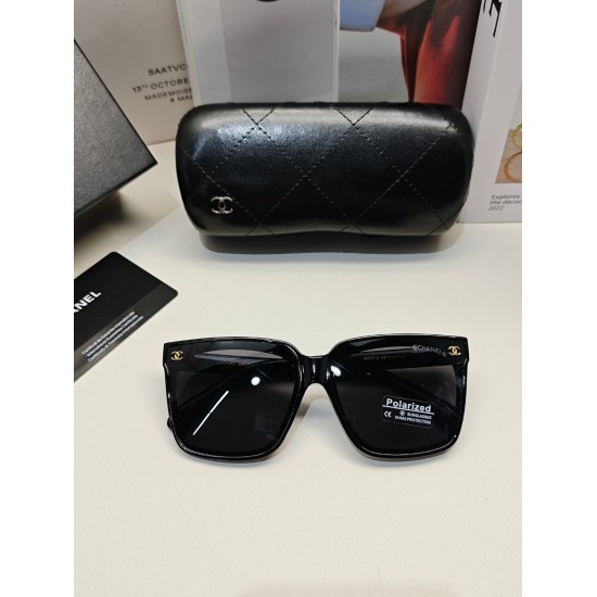 220240401 P85 Chanel large frame sunglasses with classic box design, not picky about face shape. High definition lenses, whether paired with coats or dresses, are very stylish. Polarized lenses prevent UV rays