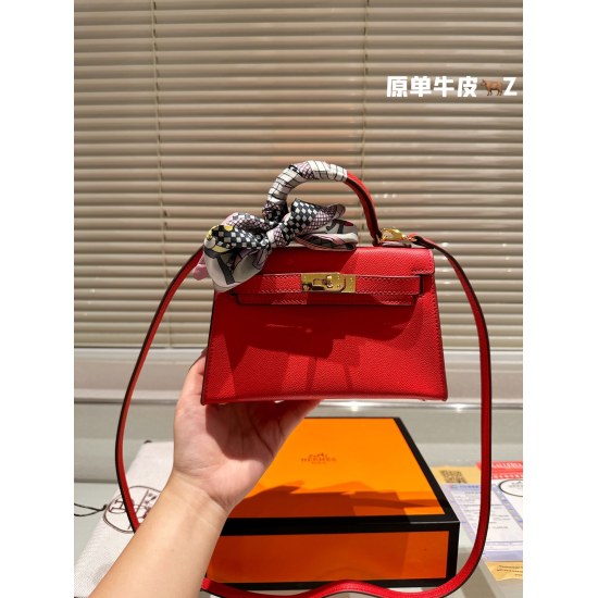 On October 29, 2023, the imported top layer cowhide P240Herms Kelly bag is an exclusive classic and popular shipment. It is a collection of thousands of favorites and a set of Hermes Birkin Kelly bags. The counter will never be taken down for thousands of