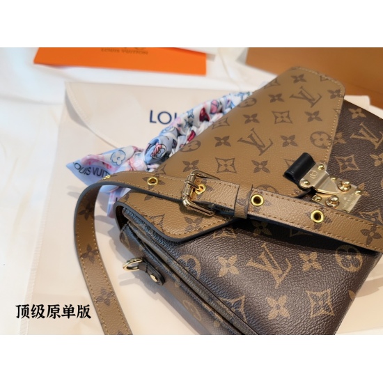 2023.10.1 Equipped with silk scarf P290 aircraft box, full set packaging, K gold ♥️ Purchase level ♥️ The top-level version of the Louis Vuitton color changing leather messenger bag is so popular that it cannot be even more popular. The M40780 METIS handb
