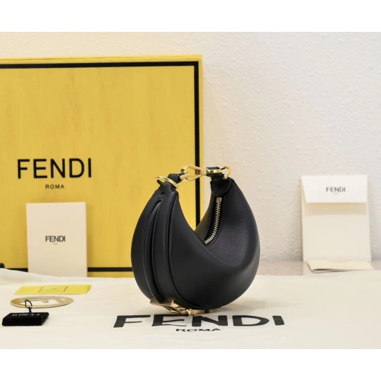 2024/03/07 700 model 308 size 16cm, FEND1praphy underarm bag, featuring a crescent shaped design, decorated with the classic metal logo [FEND1] at the bottom of the bag. The outline of the bag is very close to the body's lines, and when carried under the 