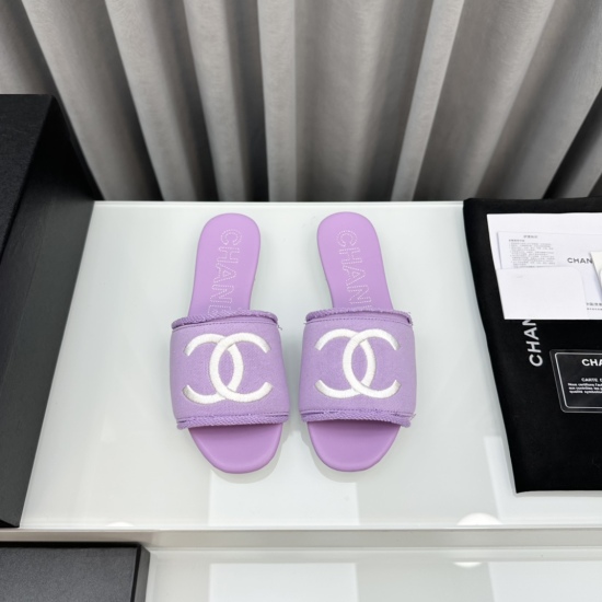 20240403 * 21P: The most popular slipper counter in early autumn is simply a frenzy of grabbing, with popular photos on various social media platforms. The runway style of this season is definitely too handsome, and it is definitely the hottest style of t