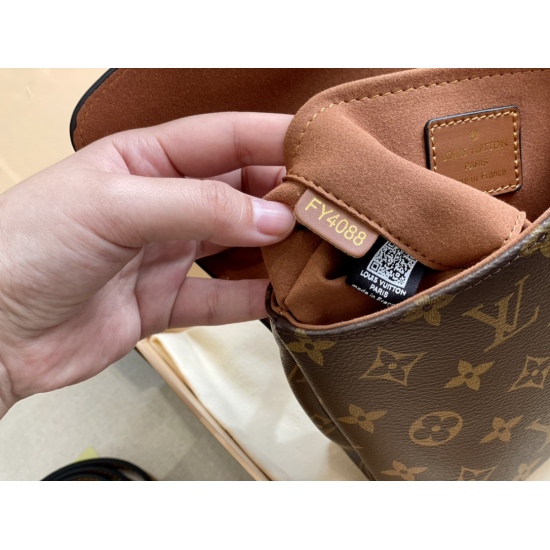 10.14 size: 20 * 16cm LV Lock BB handbag Large gold padlock