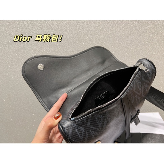10.14 Size 24.18 Dior saddle bag is of good appearance