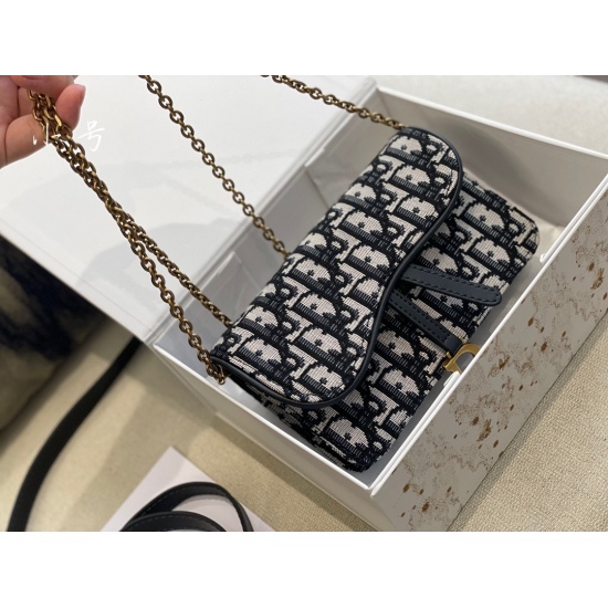 10.14 size: 18 * 11cm The most fashionable woc, Dior chain bag is very exquisite