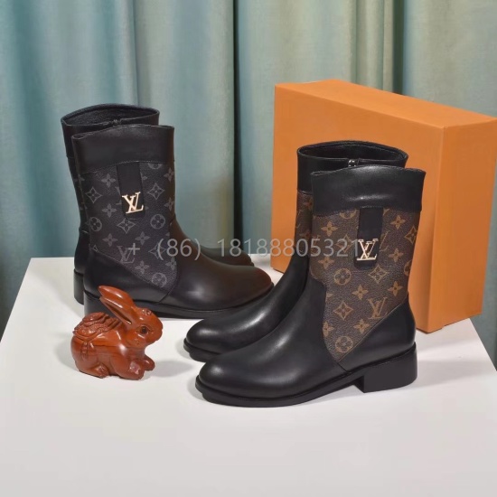10.21 LV 8-inch mid-boots are shipped, fabric: classic presbyopic leather + imported cowhide, outsole size: 35-41 (42 can be customized)